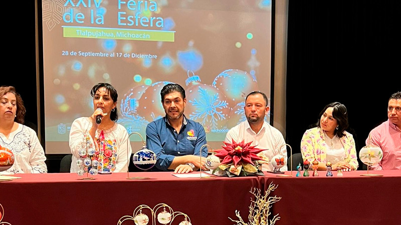 La Navidad llega a Tlalpujahua con su tradicional Feria de la Esfera