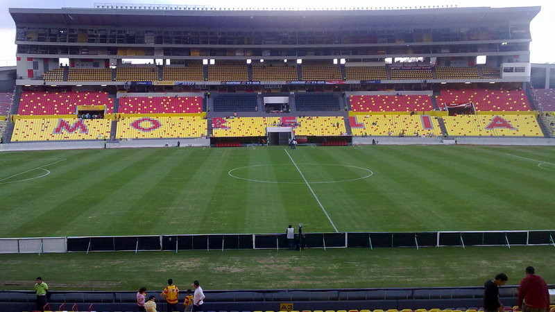 José Luis Higuera anuncia remodelación de baños en el Estadio Morelos; será por etapas 
