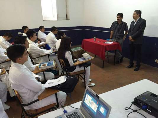 Abren espacios alternativos para la impartición de clases, ante la toma de la UMSNH - Foto 0 