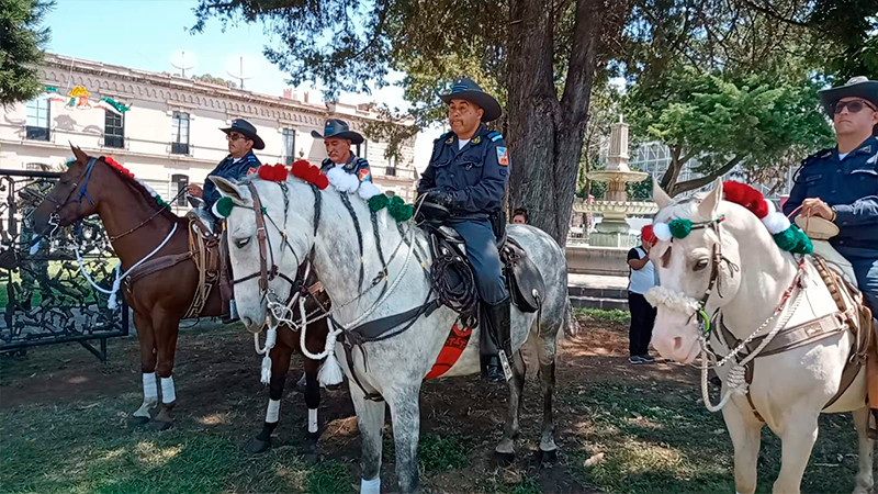 En conmemoración a los 200 años de la fundación del Heroico Colegio Militar, lleva a cabo Sedena cabalgata en Morelia