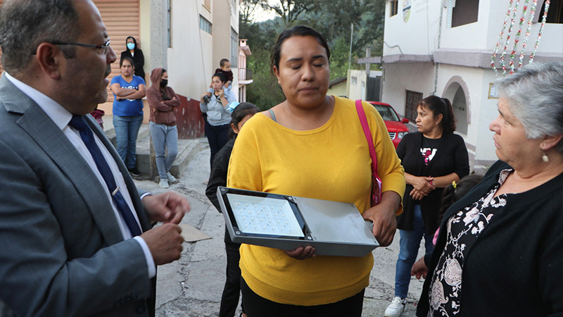 Edil de Ciudad Hidalgo, Michoacán inicia trabajo de modernización en el alumbrado público 