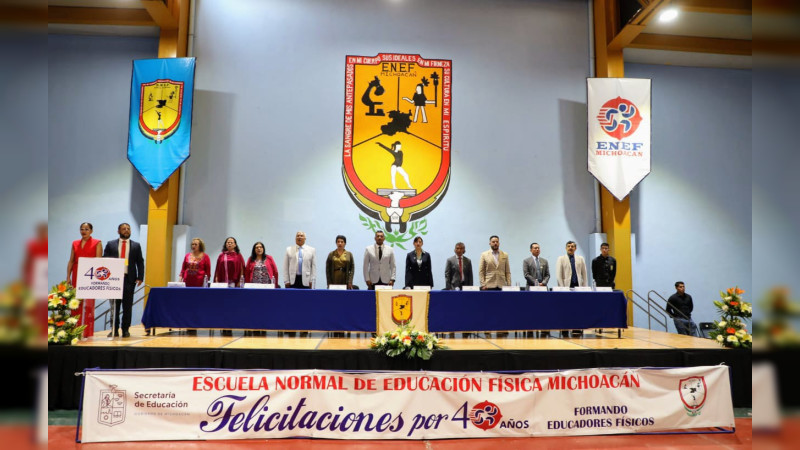 SEE reconoce a normalistas comprometidos con la educación y el deporte 
