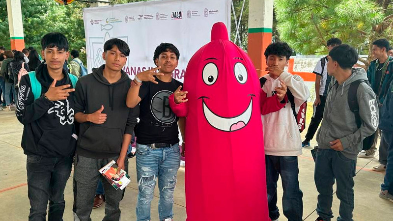 Acerca Ijumich información sobre salud sexual a estudiantes del Cecytem 