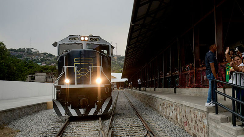 Tren Interoceánico representa desarrollo integral; Oaxaca y Veracruz, principales beneficiados: AMLO 
