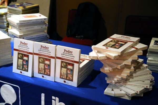 Presentan libro “Poder para el maestro, poder para la escuela” del autor: Gilberto Guevara Niebla - Foto 1 