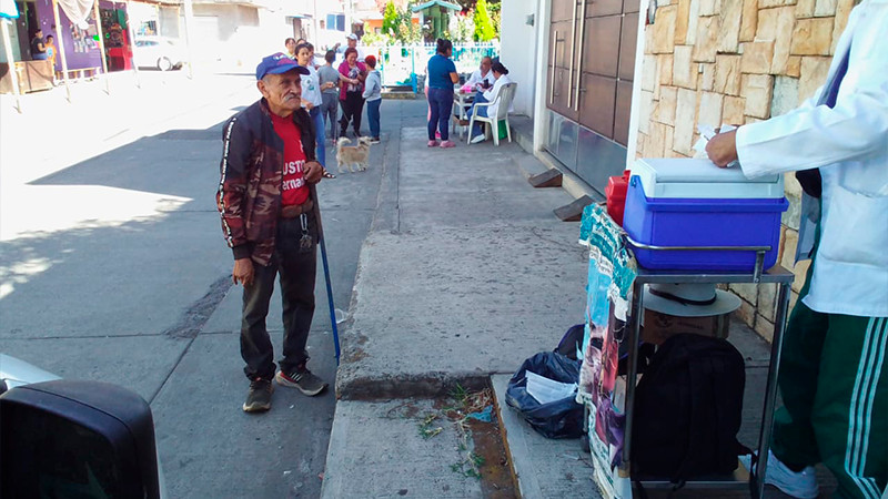 Arranca en Uruapan jornada de vacunación canina y felina en colonias populares