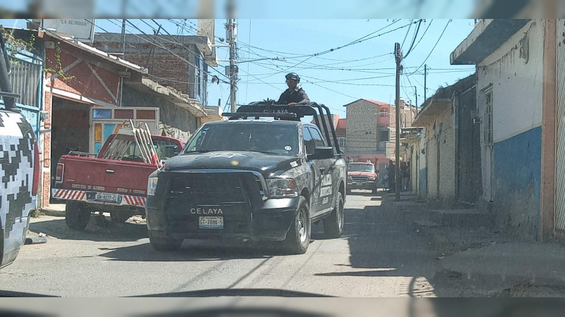 Persecución en Celaya, deja una camioneta de la policía municipal  dañada