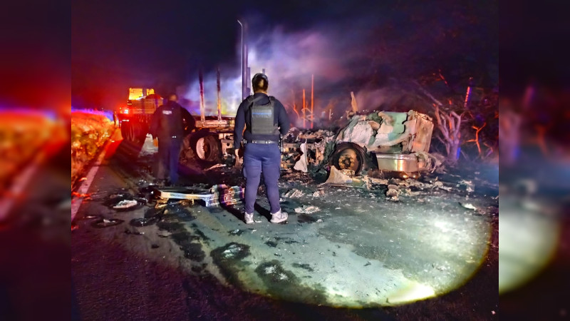 Grupos delincuenciales incendian tres vehículos en carreteras de Zamora y Yurécuaro