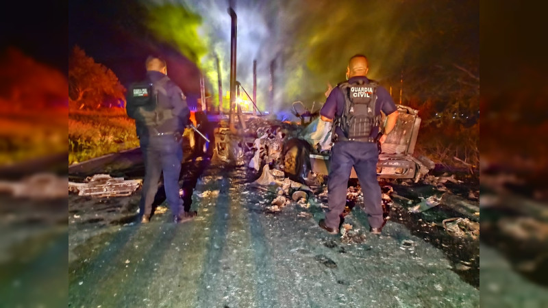 Grupos delincuenciales incendian tres vehículos en carreteras de Zamora y Yurécuaro