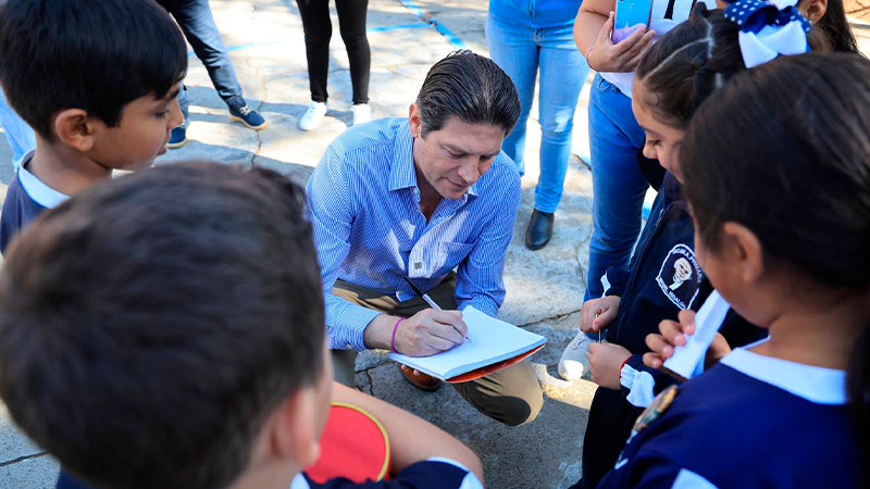 Alfonso Martínez arranca programas de apoyos escolares