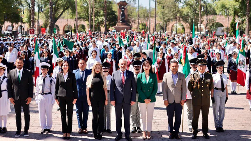 Bedolla y SEE fomentan en estudiantes valores cívicos 