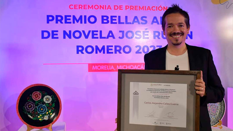 Recibe Carlos Alejandro Calles Guerra Premio Bellas Artes de Novela 2023 