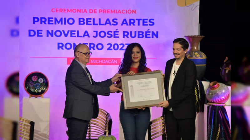 Recibe Carlos Alejandro Calles Guerra Premio Bellas Artes de Novela 2023 