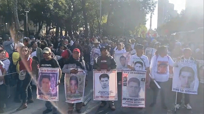 Participan 5 mil asistentes a marcha de Ayotzinapa en Ciudad de México