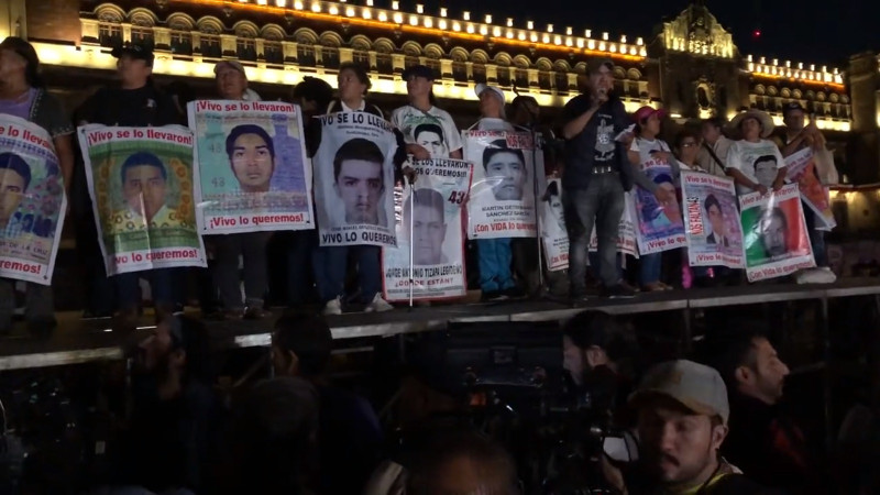 Participan 5 mil asistentes a marcha de Ayotzinapa en Ciudad de México