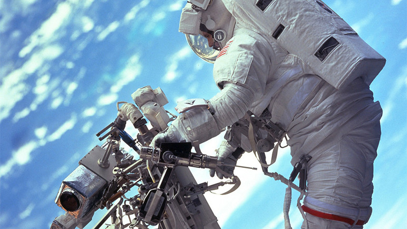 Astronautas regresan a la Tierra después de más de un año en espacio: se rompe nuevo récord estadounidense  