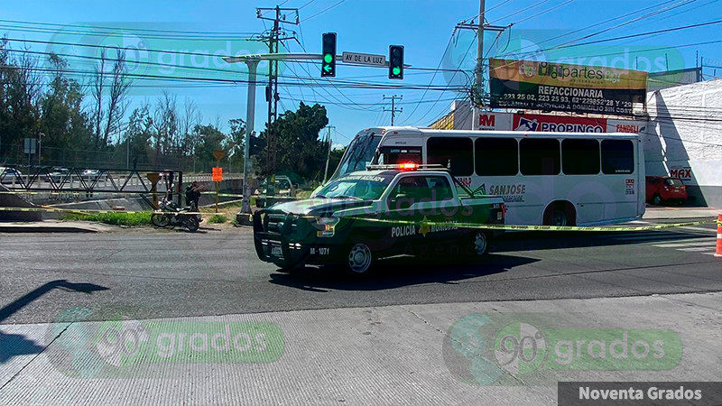 Motociclista pierde la vida al ser arrollado en avenida Revolución en Querétaro  