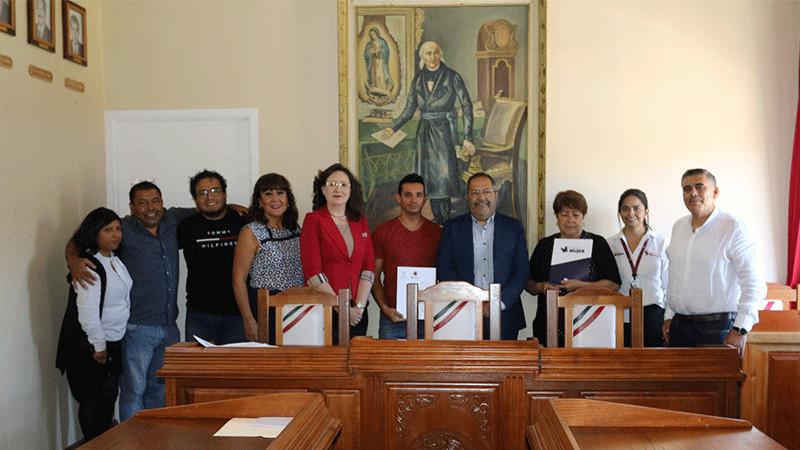 Téllez Marín entrega créditos de Sí financia a Micro y pequeñas empresas del municipio 