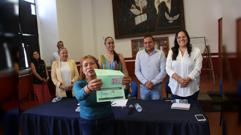 Semigrante Michoacán entrega 12 visas para el reencuentro familiar