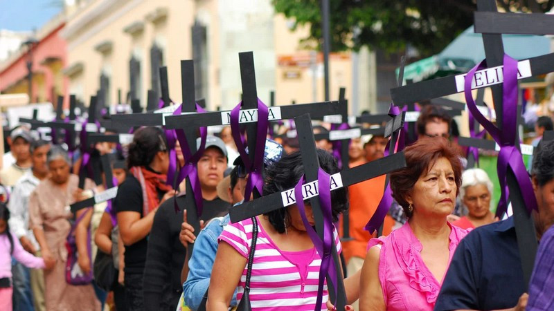 Familiares de víctimas de feminicidios arremeten contra Netflix por serie sobre “caníbales de Ecatepec”
