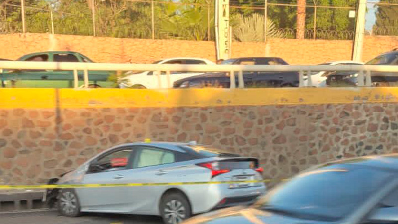 Hombre muere tras chocar con el muro en Bernardo Quintana, en Querétaro