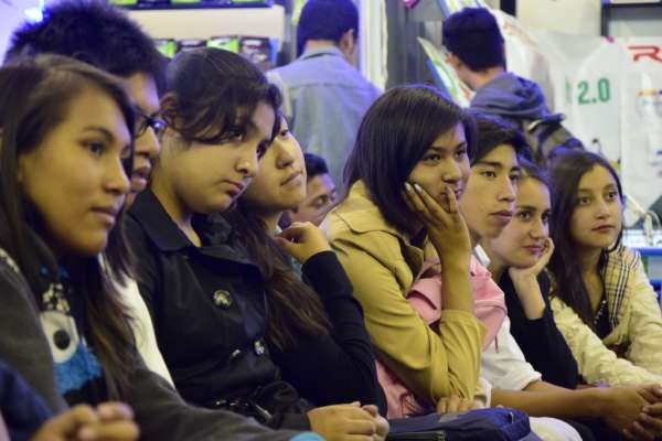 Jóvenes no solamente se debe atender la escuela, sino también se debe trabajar en el hogar 