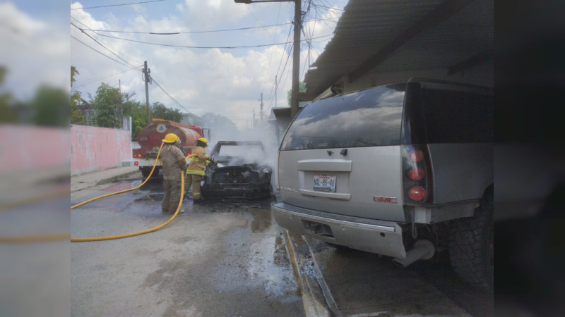 De nuevo incendian vehículos en Tabasco