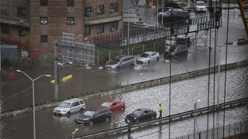 Inundaciones golpean la Gran Manzana en Nueva York: metro y carreteras bajo al agua 