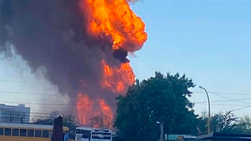 Se incendia bodega de llantas en Ciudad Obregón, Sonora 