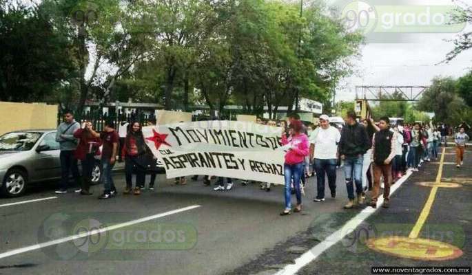 Marchan rechazados de la Universidad Michoacana en Morelia - Foto 0 