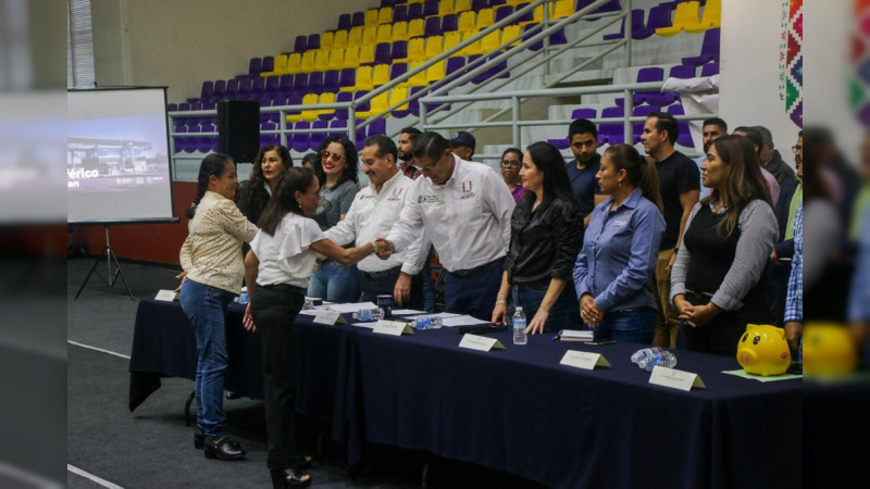 Nacho Campos presenta el cablebús a integrantes del Consejo de Desarrollo Municipal de Uruapan