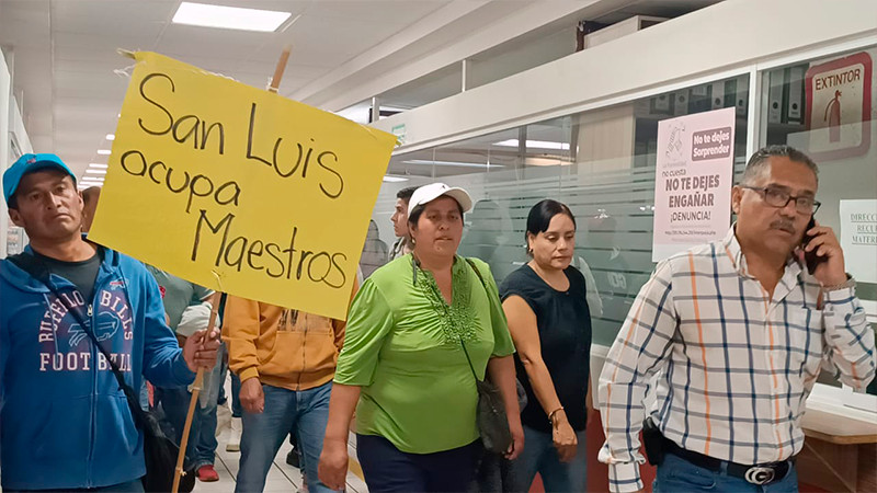 Habitantes de Ocampo, Michoacán exigen docentes  