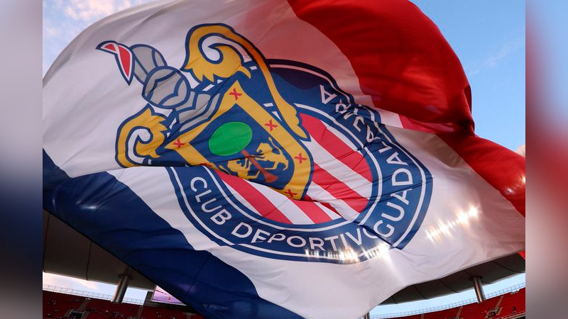 Chivas suspende de manera indefinida a tres jugadores por indisciplina 