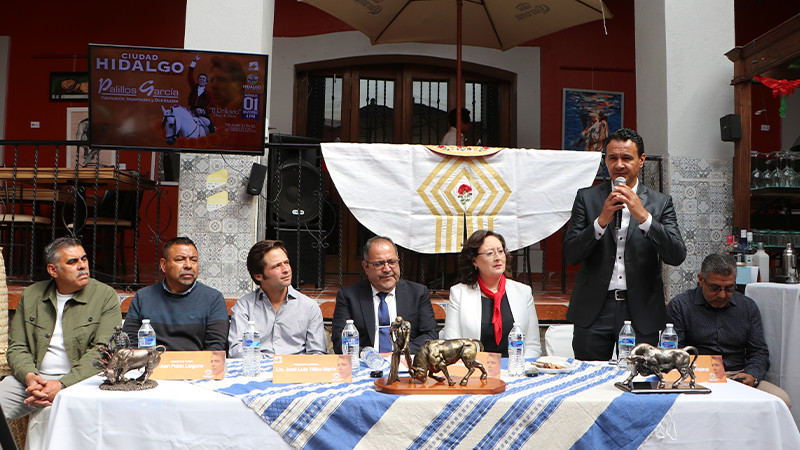 El Presidente Municipal, José Luis Téllez Marín y representantes de la Empresa Promo Toreando, presentaron el cartel de la corrida de toros