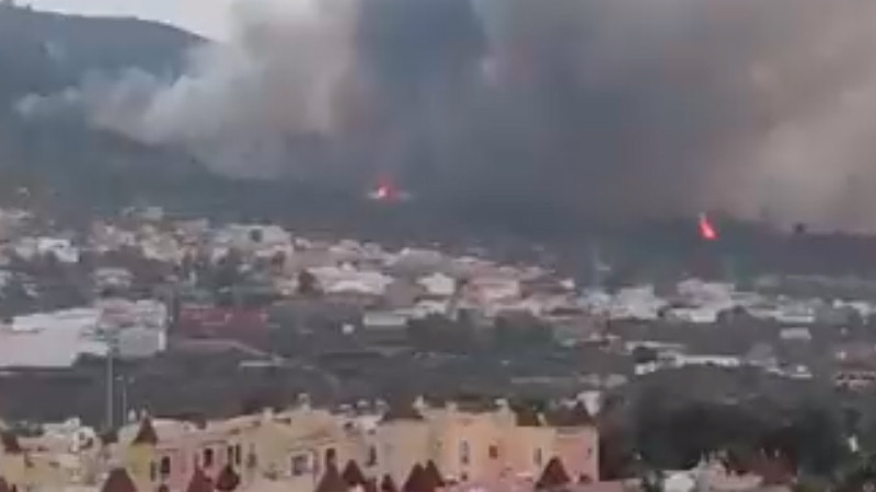Evacúan a 3 mil personas tras incendio forestal en Tenerife, España 