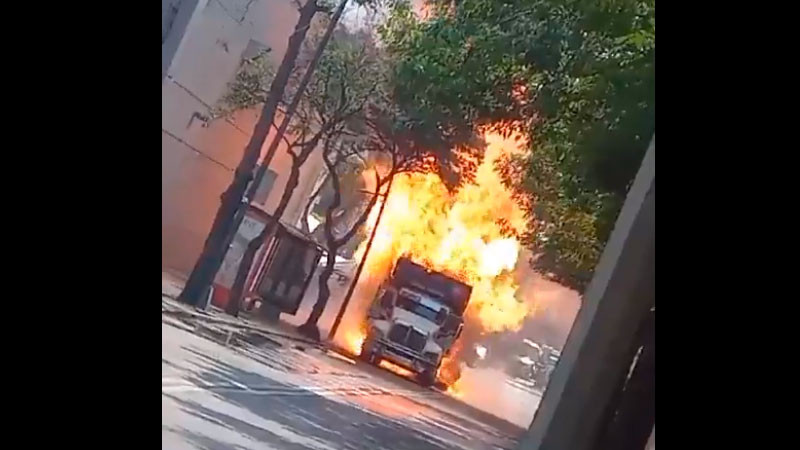 Se incendia y explota camión que transportaba cilindros de gas LP en Tlalpan 
