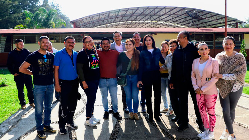 Con trabajo en equipo, SEE mejora escuela secundaria de Acuitzio 