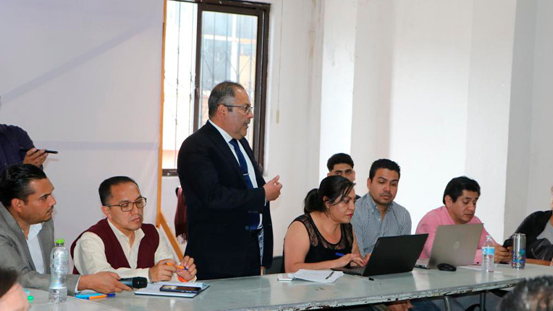 José Luis Téllez Marín, asistió a la reunión programada por personal de la SEE y buscar soluciones a la falta de maestros en las aulas