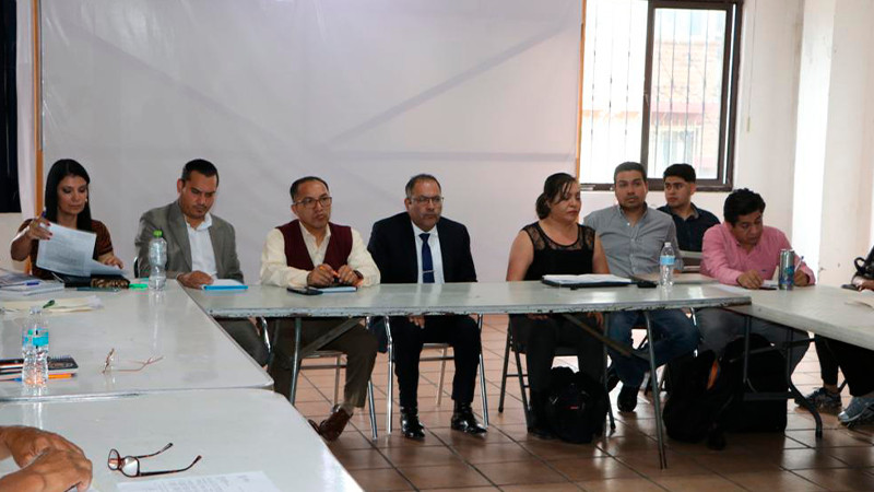 José Luis Téllez Marín, asistió a la reunión programada por personal de la SEE y buscar soluciones a la falta de maestros en las aulas