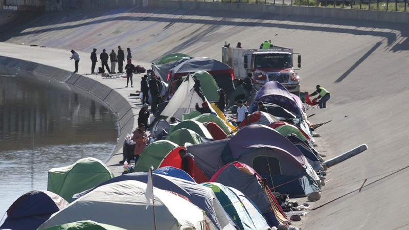 Abrirán albergue en Ciudad Juárez para migrantes que duermen cerca del río Bravo 