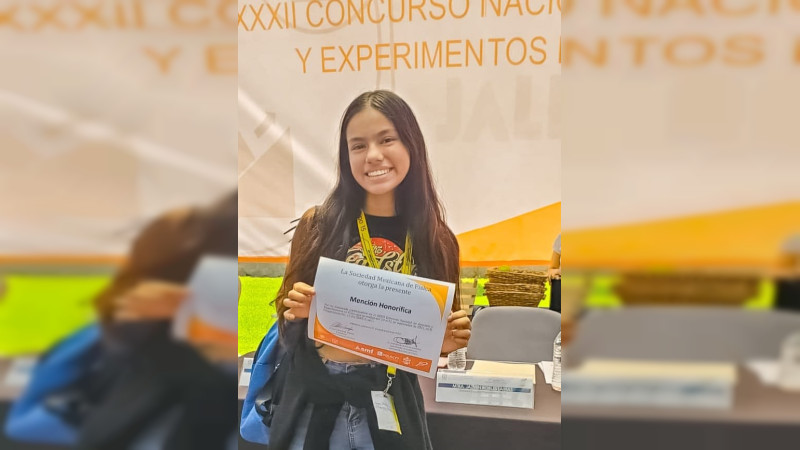 Alumna del Cecytem gana mención honorífica en Nacional de Física  