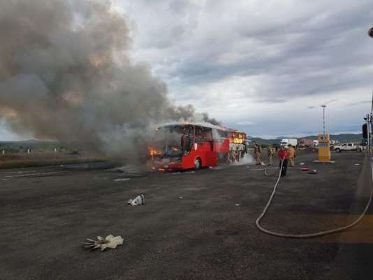 Fuerte incendio sufrió el camión de Banda Tierra Sagrada - Foto 0 