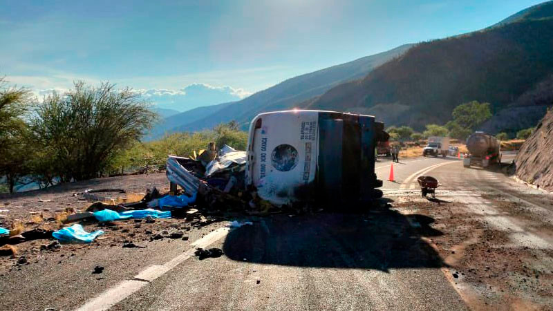 Tras accidente en Oaxaca, empresa de autobús deberá pagar indemnizaciones; 16 personas murieron