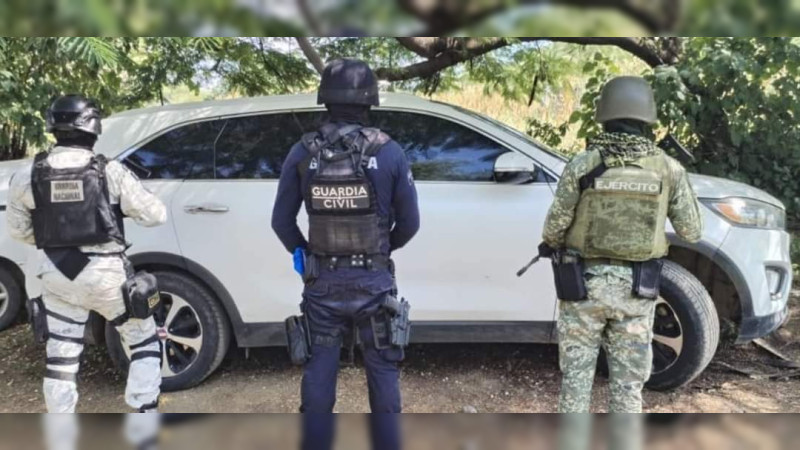 Aseguran cuatro vehículos robados, en Múgica, Michoacán 