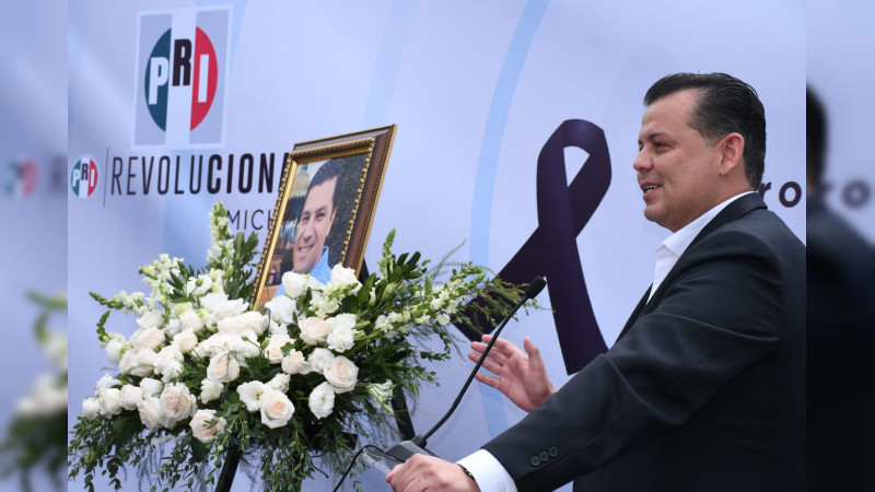 Homenajea PRI Michoacán a César Chávez Garibay 