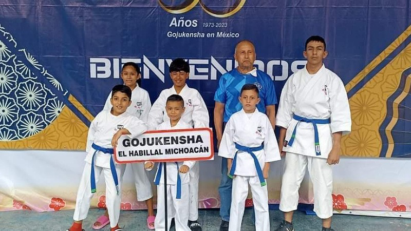 Seis menores de LC representan a Michoacán en torneo de Karate; obtienen primer y tercer lugar 