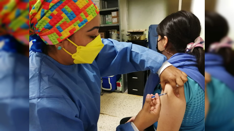 Continua Salud Michoacán vacunación anti COVID-19 en 38 municipios 