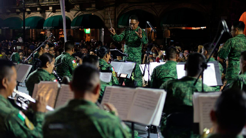Con encendido especial de Catedral y concierto de gala, celebran Bicentenario del Heroico Colegio Militar