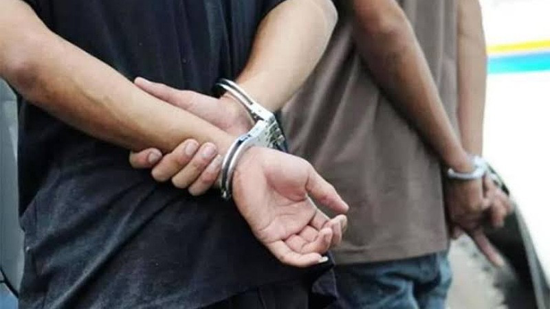 Arrestan a dos masculinos, presuntos asesinos de madre e hijo en Morelia; ocurrió en La Aldea 