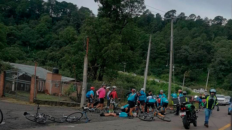 Peregrinos cicllistas que iban a visitar a la Virgen son arrollados en Ziracuaretiro; hay heridos